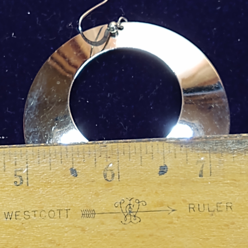 Chic Silver Tone Circle Earrings - Picture 4 of 4